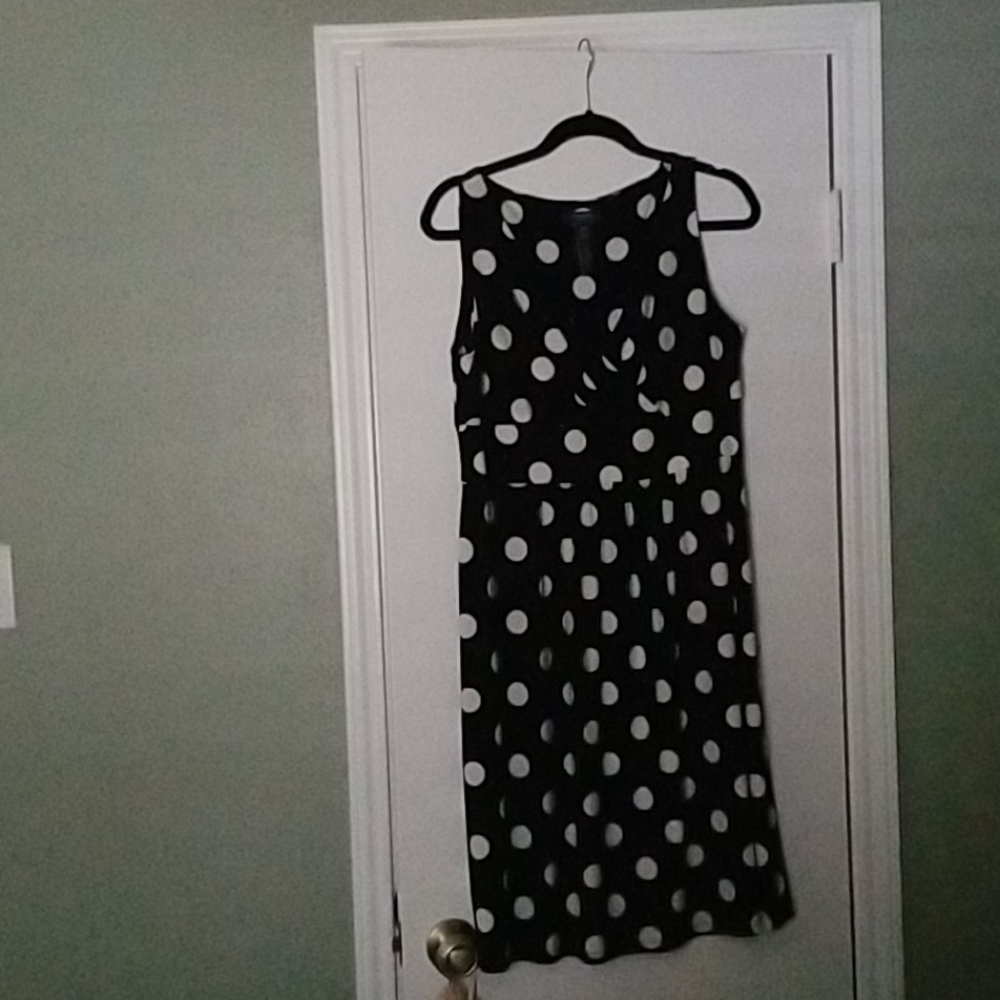 Stretch dress by Chaps.  Fits a lot of sizes.